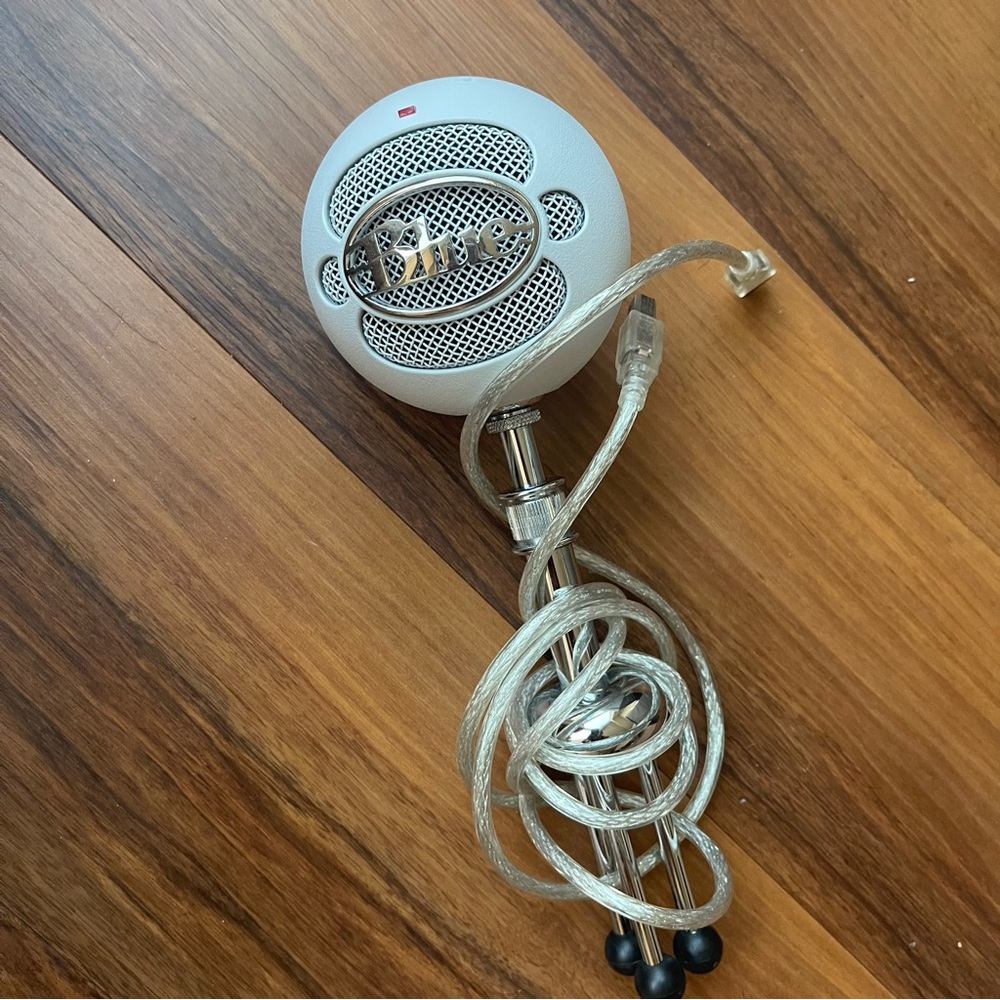 Blue Snowball Podcast Microphone - Picture 2 of 2